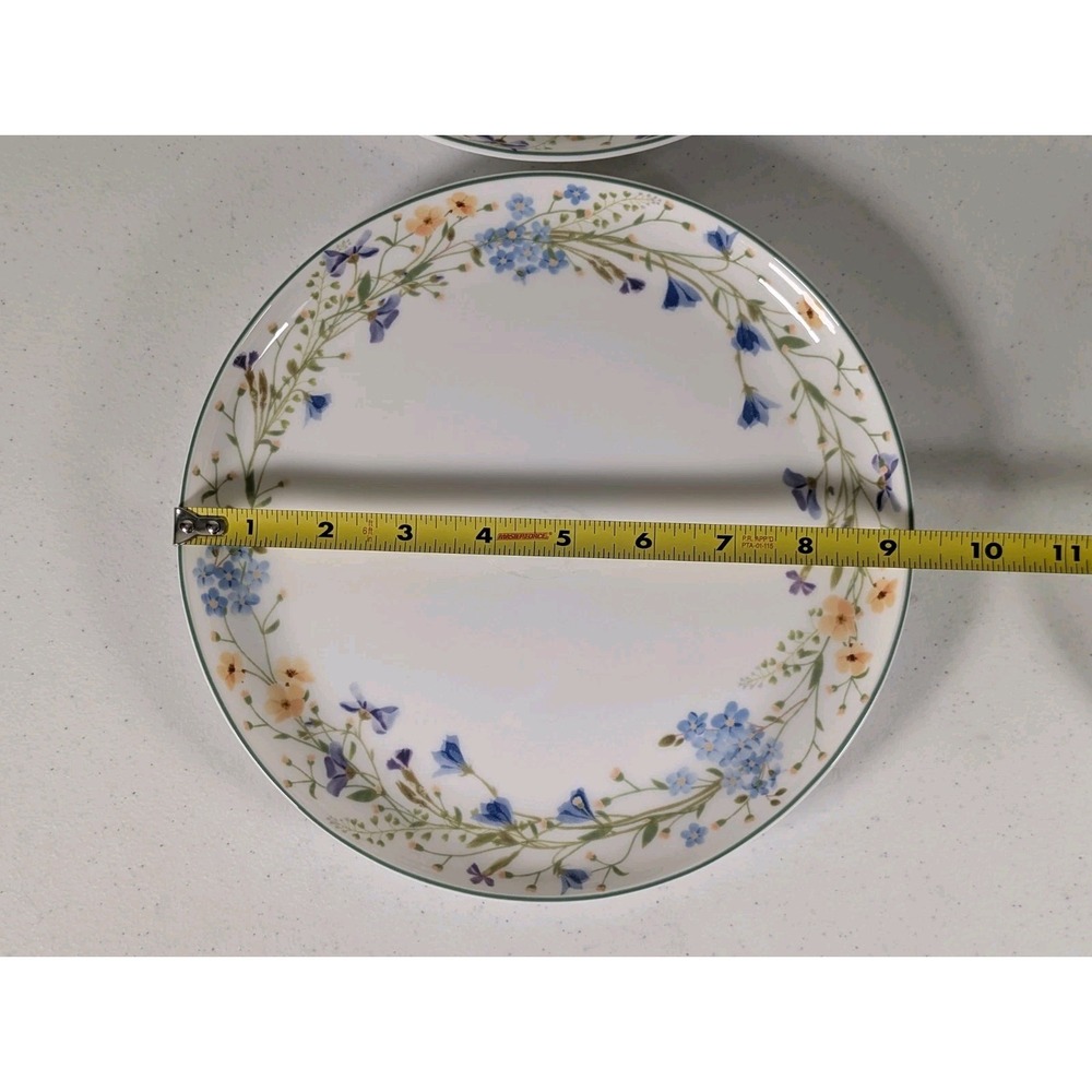 New Mikasa Quinn Salad Plates 9" Set of 4 Bone China White Garden Flowers New - Picture 5 of 9